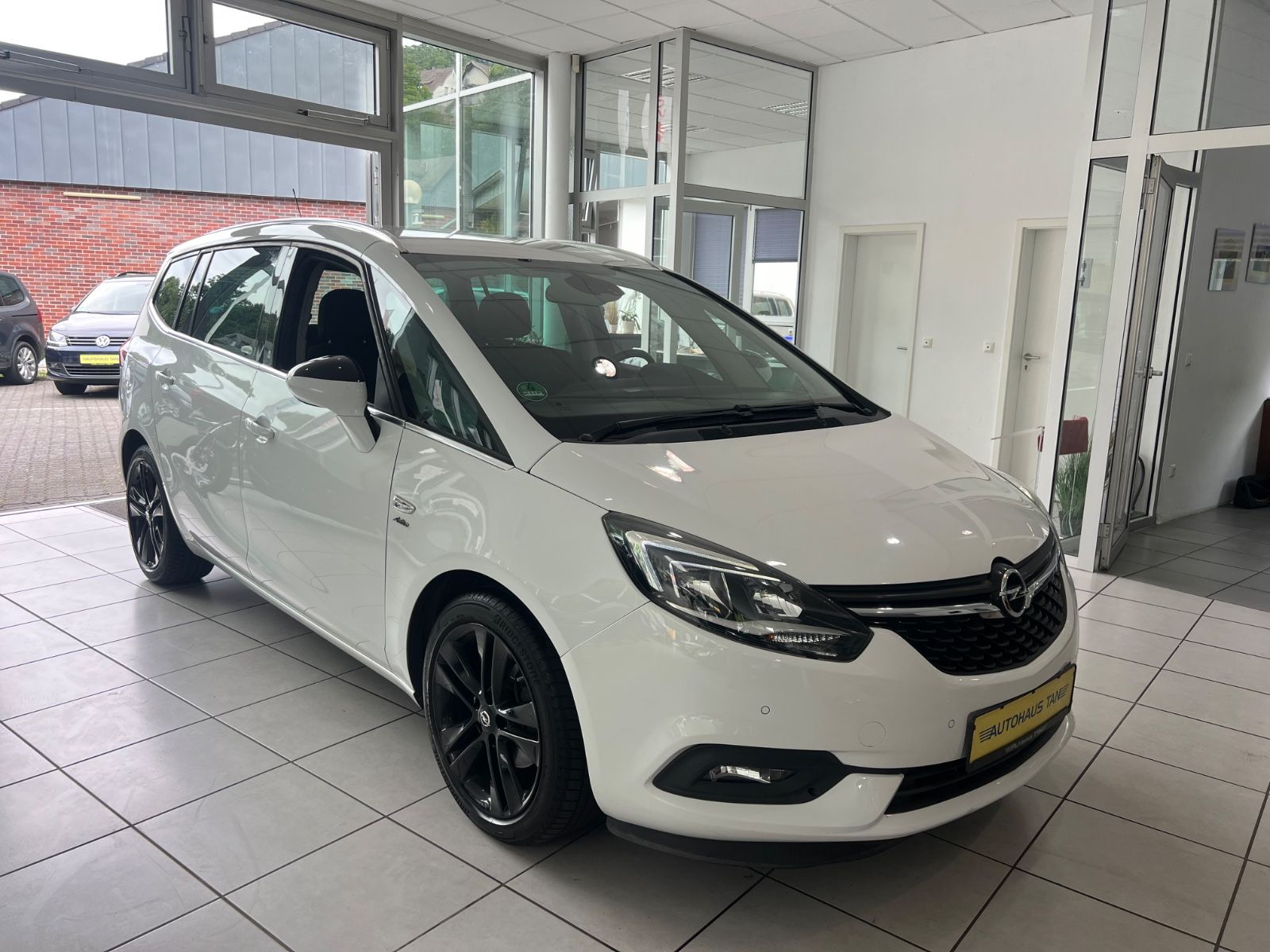 Fahrzeugabbildung Opel Zafira C Active * 7.SITZER * AUTOMATIK *