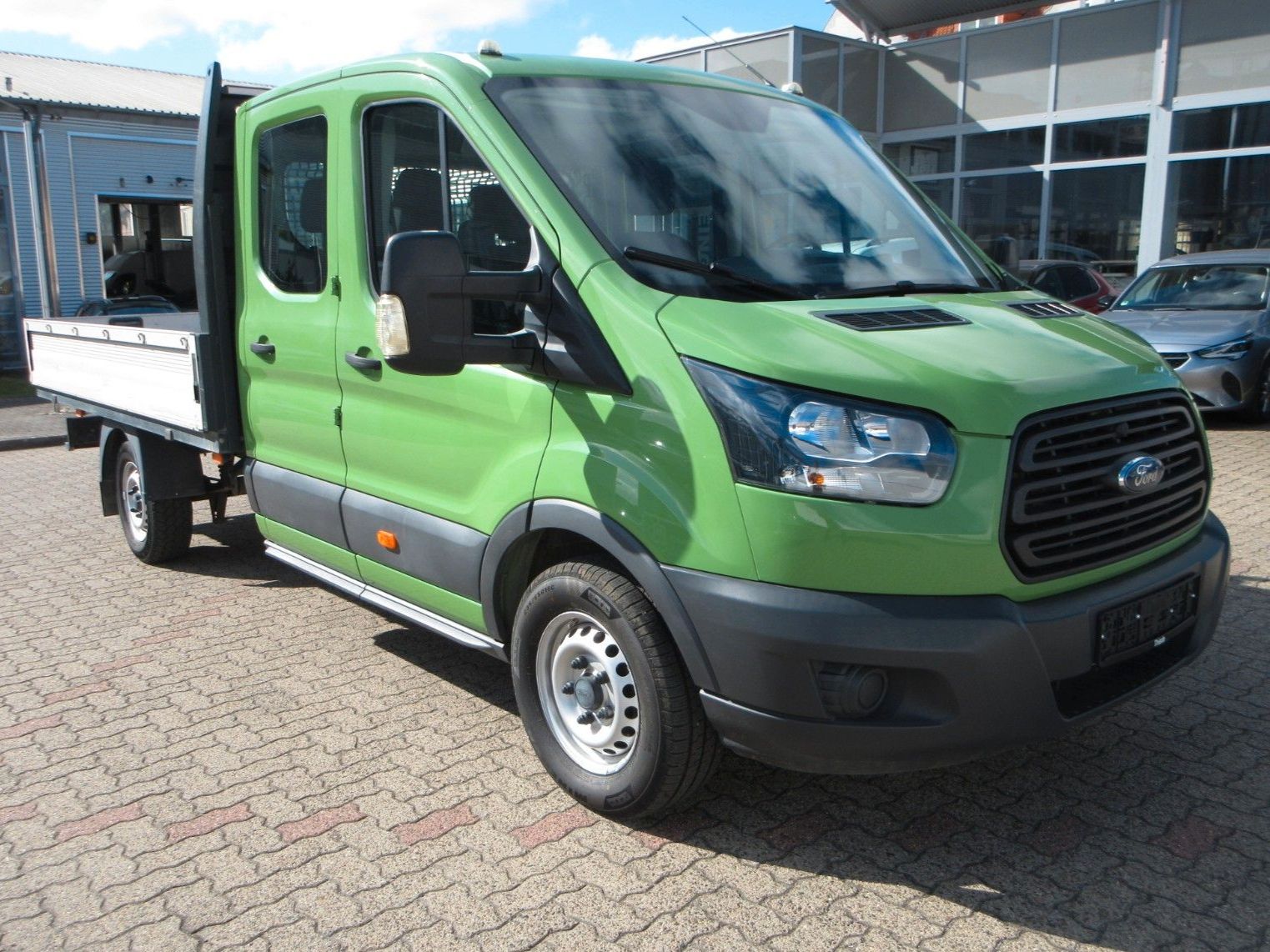 Fahrzeugabbildung Ford Transit Pritsche 350 L4 DoKa/AHK 3,5 to/7-Sitz