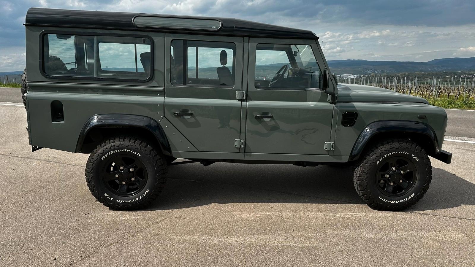 Land Rover Defender 110 SE Station Wagon Besser wie Neu