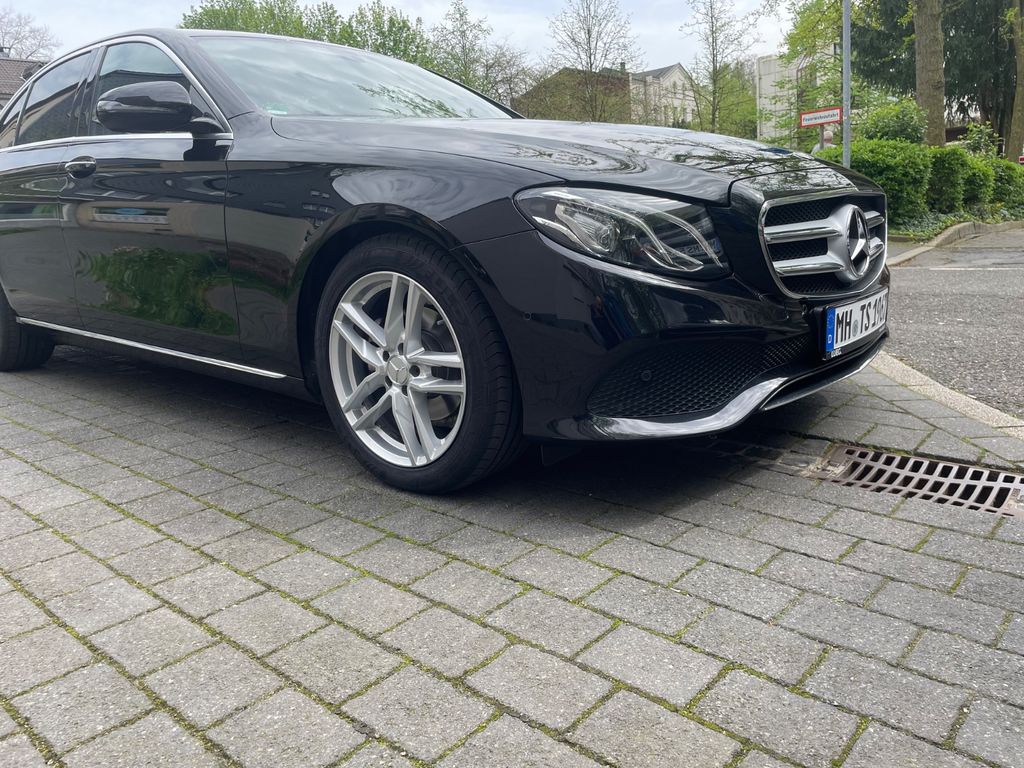 Image of Mercedes-Benz E 220