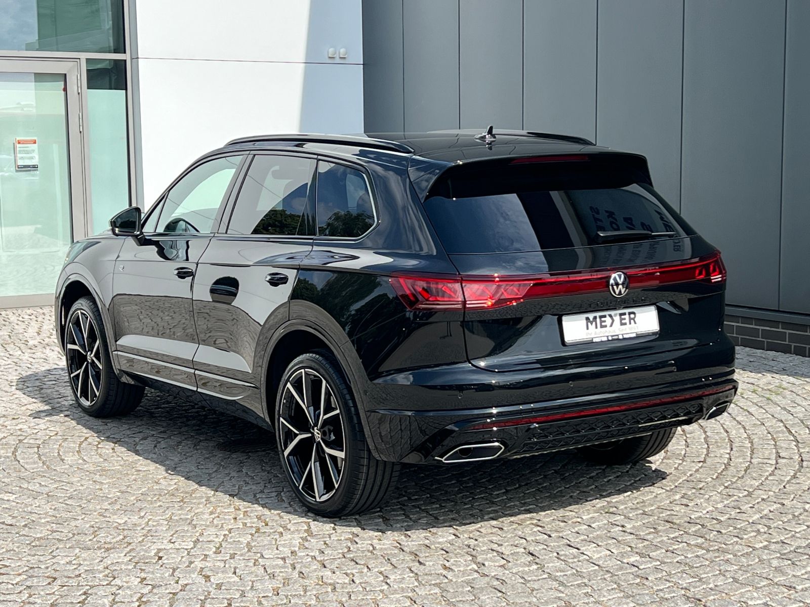 Fahrzeugabbildung Volkswagen Touareg  R-Line 3.0 TDI V6 DSG 4MOTION *Leder, A