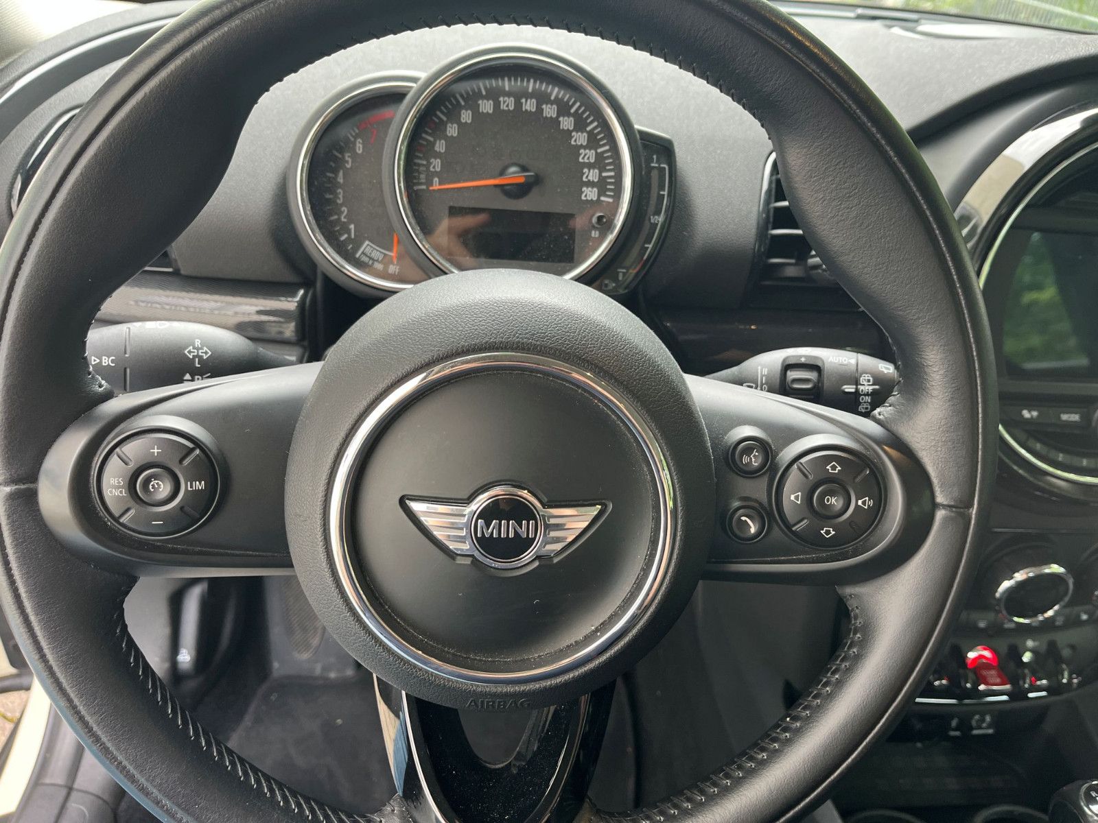 Fahrzeugabbildung MINI COOPER Clubman NAVI SHZ PDC ALU