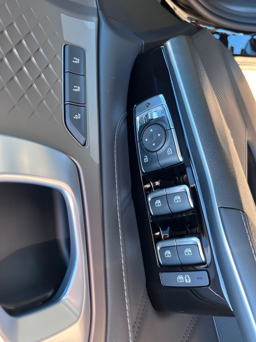 Fahrzeugabbildung Kia Sorento Platinum 4WD 7-Sitzer Pano Leder uvm.