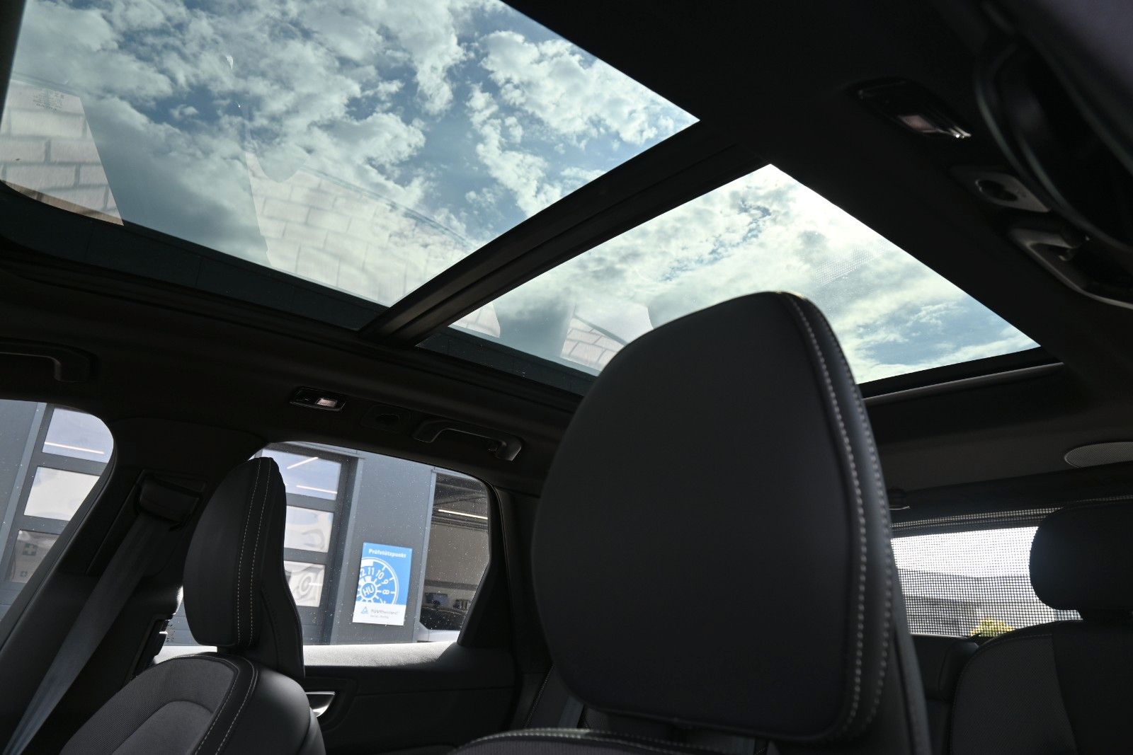 Fahrzeugabbildung Volvo XC60 T8 Ultimate Black Edit.*360°*AHK*HUD*PANO*