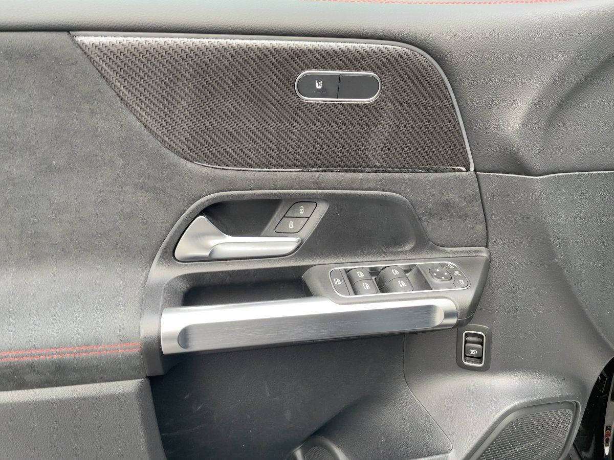 Fahrzeugabbildung Mercedes-Benz GLB 200 d AMG/Night/Pano/360°/AHK