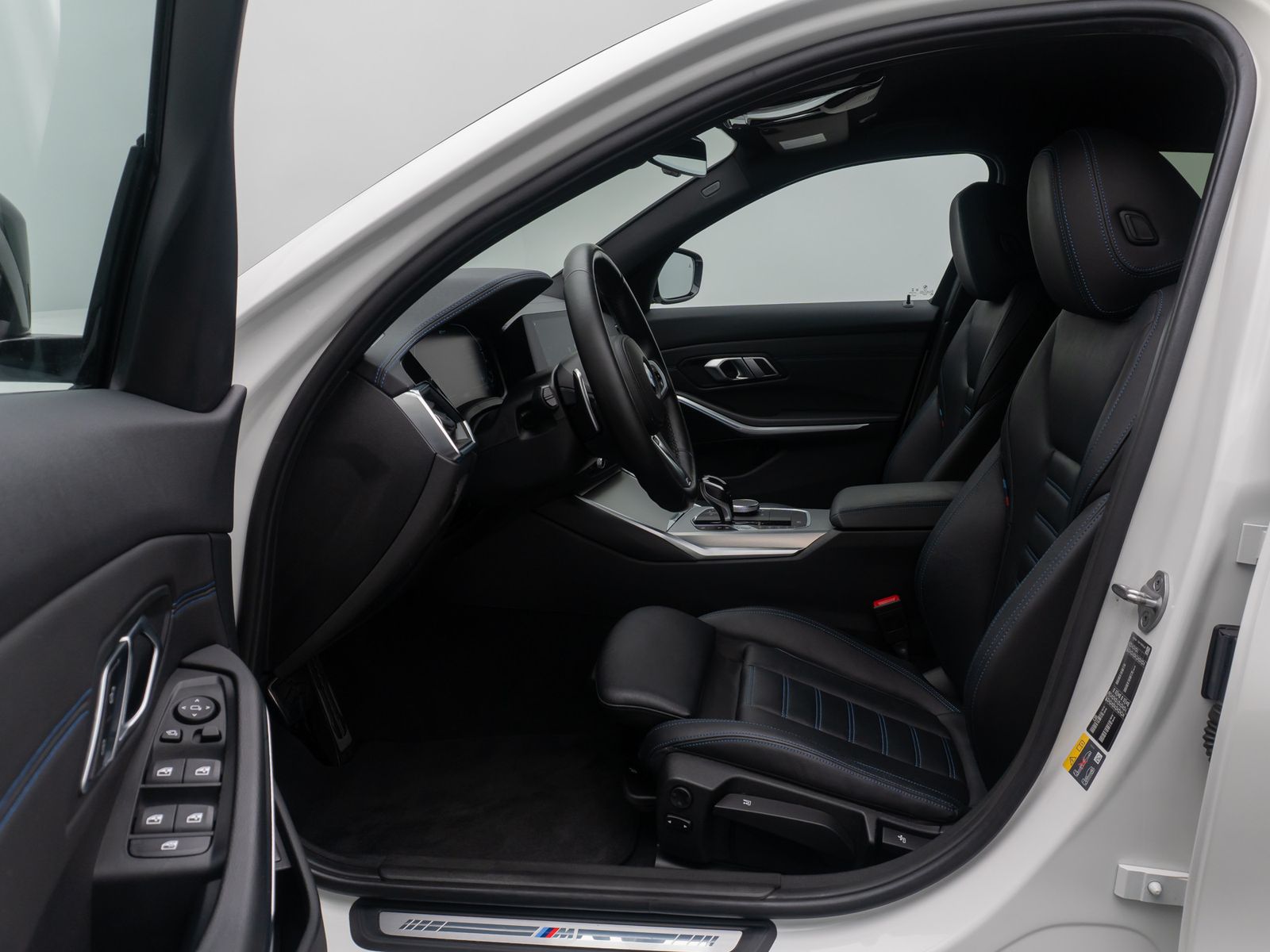 Fahrzeugabbildung BMW 330e xD M Sport DAB Laser AHK HUD Kamera Alarm