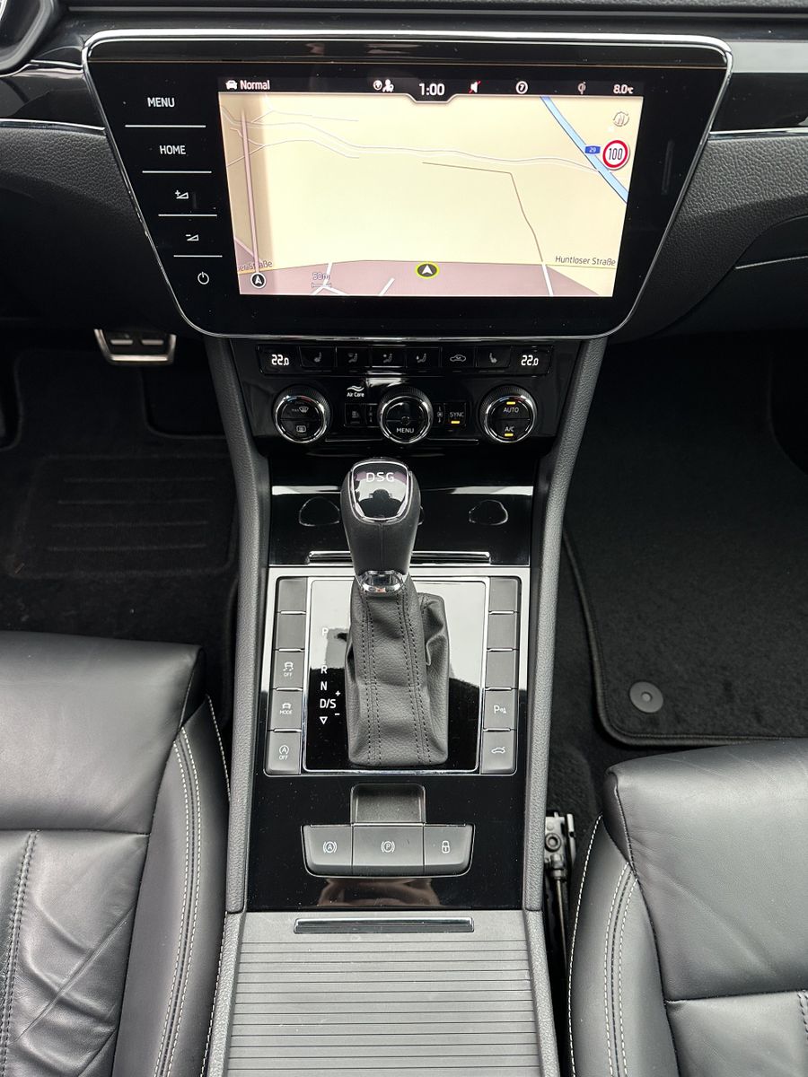 Fahrzeugabbildung SKODA Superb Combi 2.0 TDI DSG L&K NAV+LED+KAMERA+19ZO