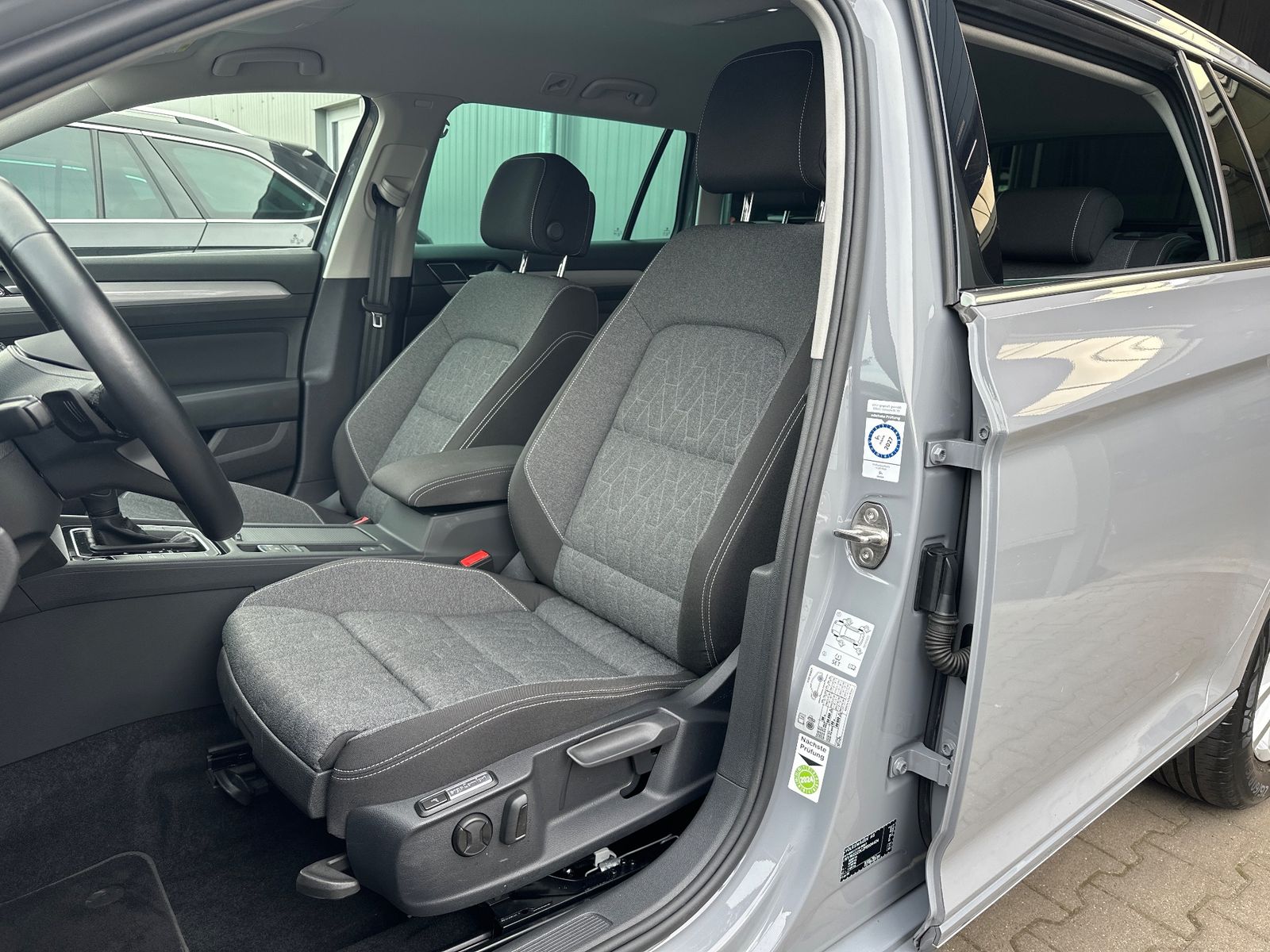 Fahrzeugabbildung Volkswagen Passat Variant 2.0 TDI DSG Business NAV+LED