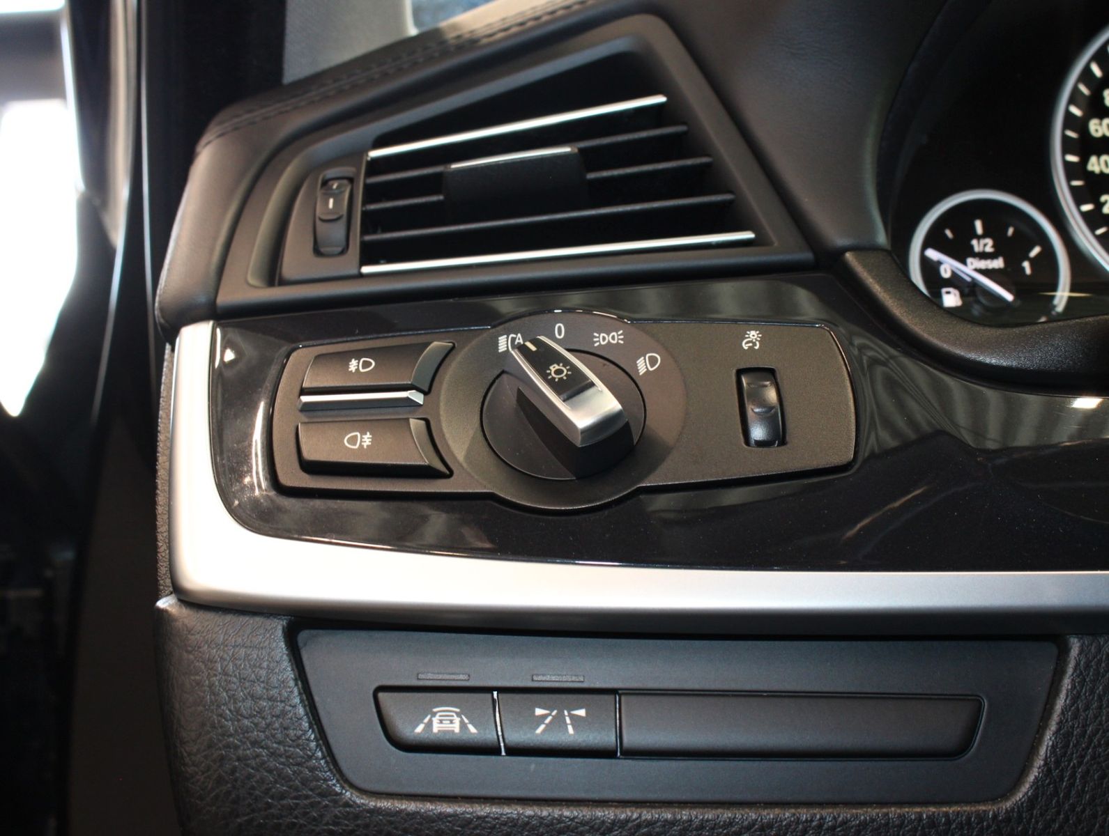 Fahrzeugabbildung BMW 530d Pano+Standhzg.+SoftClose+R.Kamera+NaviProf.