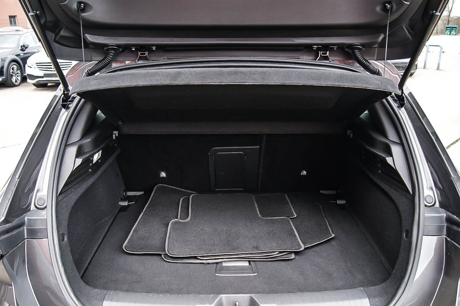 Fahrzeugabbildung Opel Astra L 1.5 Diesel ULTIMATE Aut HEADUP ANHZV LED