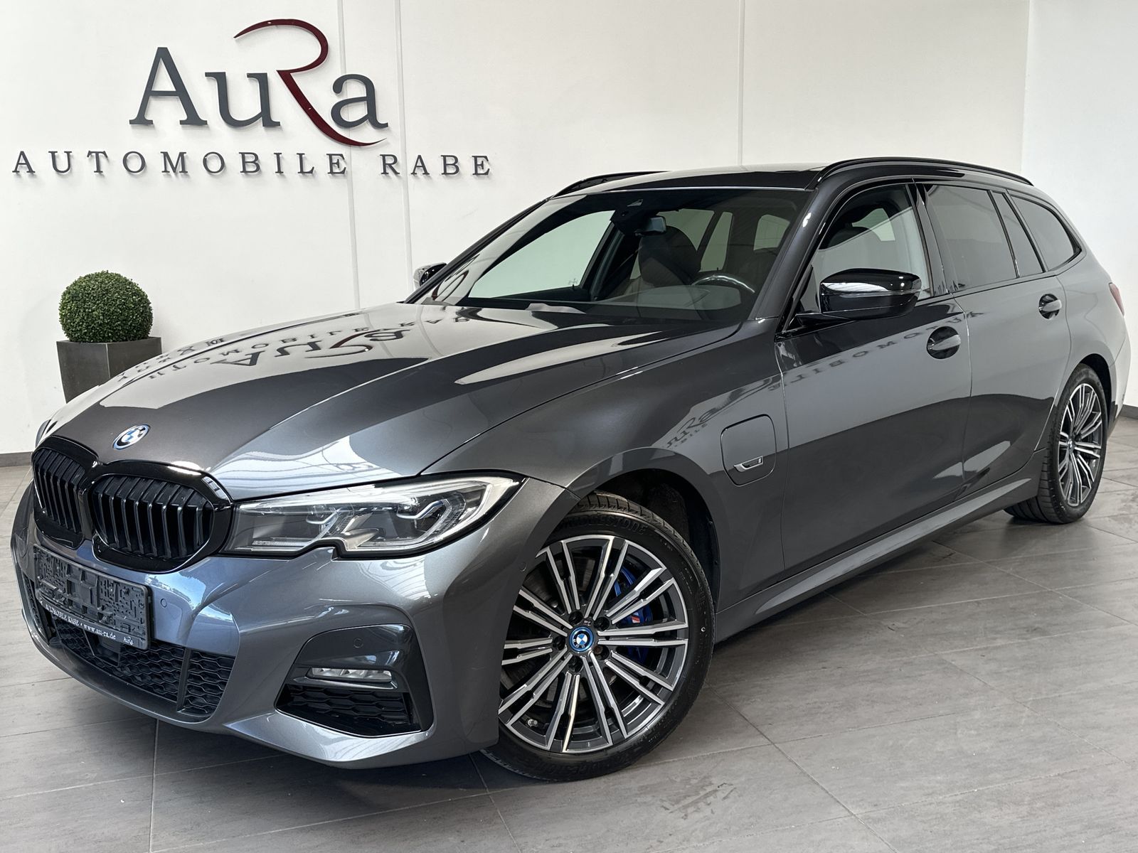 BMW 330e Touring M-Sport NAV+LASER+ACC+HUD+AHK+PANO