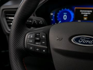 Ford Focus Turnier ST-Line X PANO AHK schwenkbar RFK