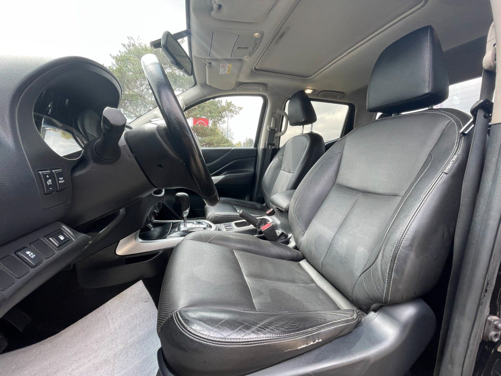 Fahrzeugabbildung Nissan Navara NP300 Tekna Double Cab 4x4