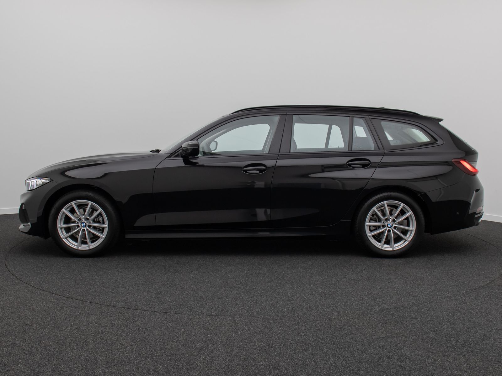 Fahrzeugabbildung BMW 318i Kamera DAB CockPit+ Widscreen Alarm LED