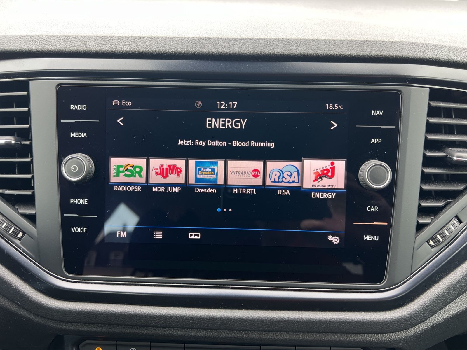 Fahrzeugabbildung Volkswagen T-Roc TDI Basis Navi SHZ SHZ Klima