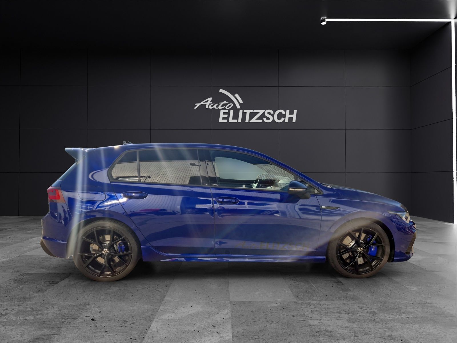 Fahrzeugabbildung Volkswagen Golf VIII R 4M DSG Matrix ACC SHZ Navi-Pro RearV