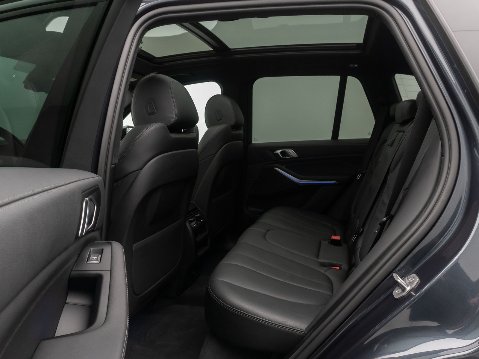 Fahrzeugabbildung BMW X5 xD30d M Sport Kamera DAB HiFi HUD Panorama