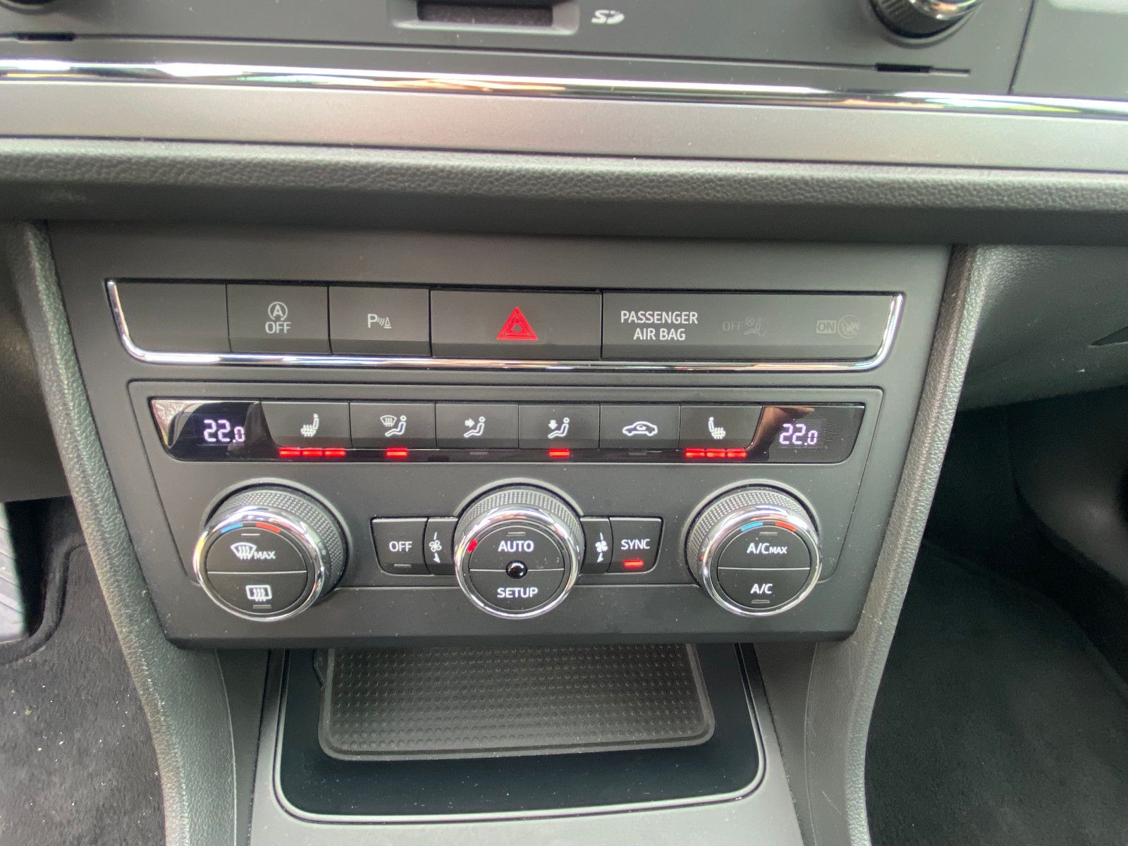 Fahrzeugabbildung SEAT Leon Style 1,0 TSI DSG *Winterpaket