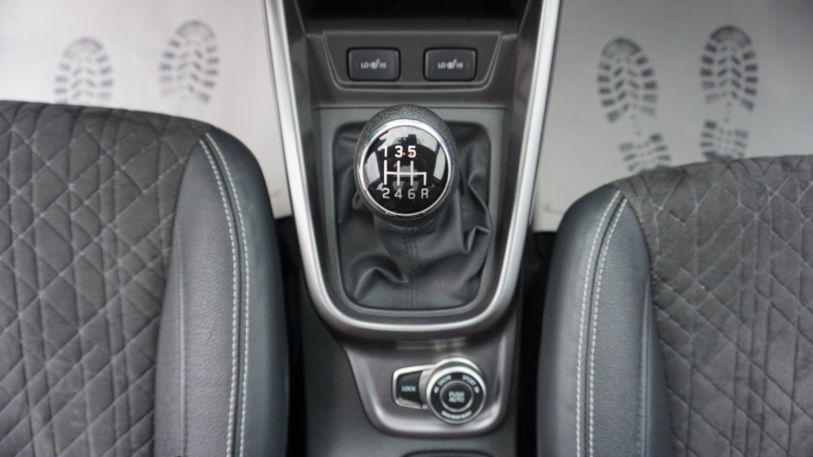 Fahrzeugabbildung Suzuki Vitara 1.4 Mild-Hybrid Comfort+ 4x4, Navi, LED