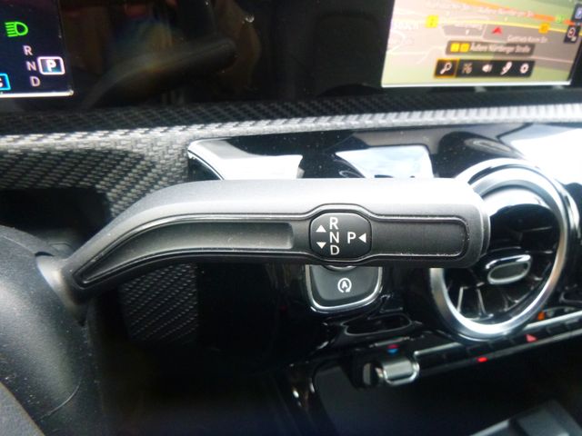 Fahrzeugabbildung Mercedes-Benz A 180 >AUT/NAV/PDC/Sitzheizung<
