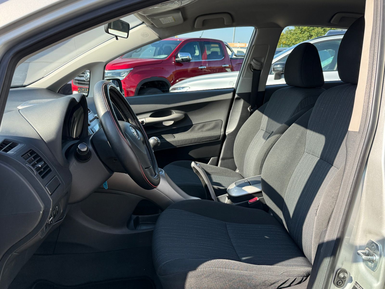 Fahrzeugabbildung Toyota Auris Life Klimaautomatik 2-Hand