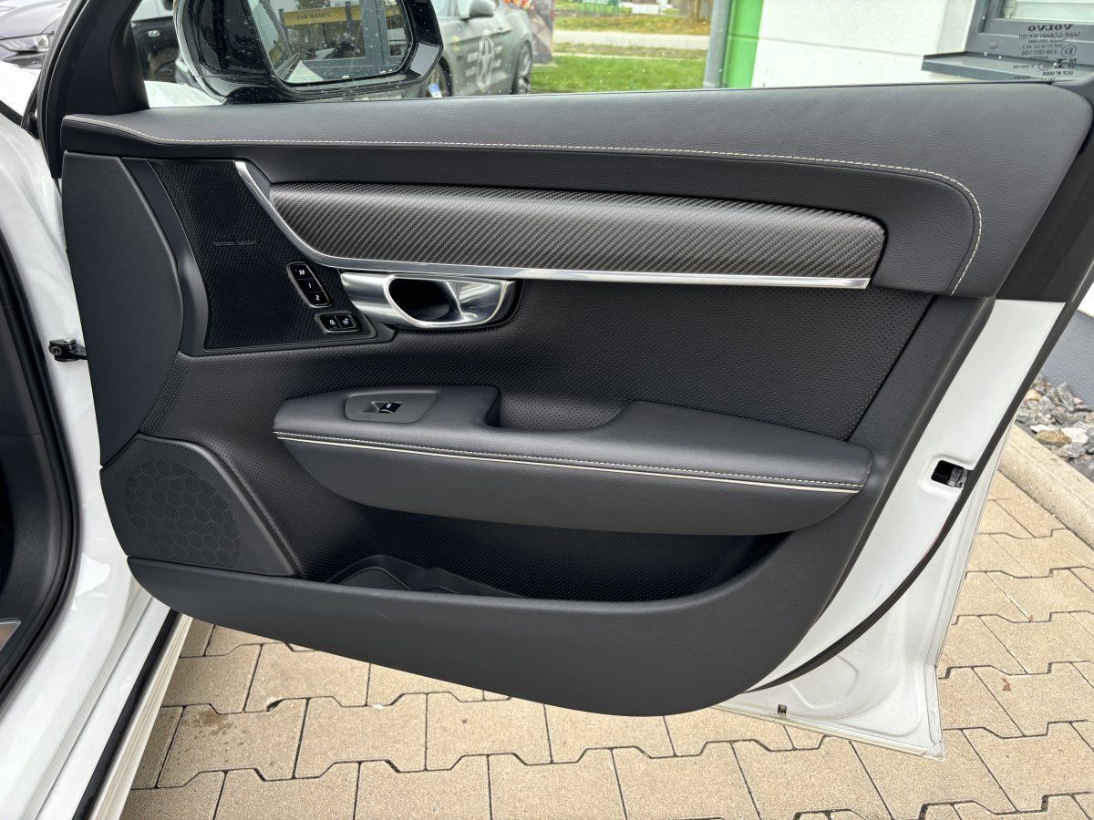 Volvo V90 (D4 R-Design Leder/Panorama/ACC/20Zoll/DAB/)