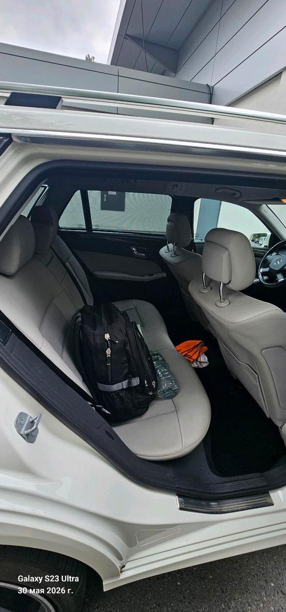Mercedes-Benz E200 2010 — photo 9