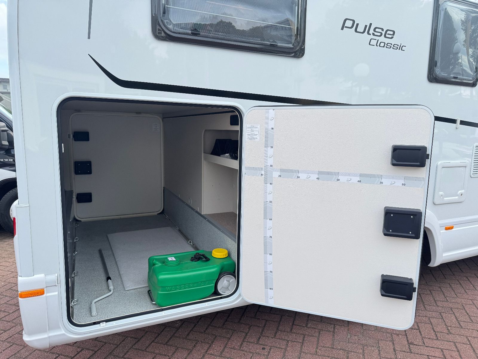 Fahrzeugabbildung Dethleffs PULSE CLASSIC SoMo T 7051 DBM / EB SOLAR 1.HAND