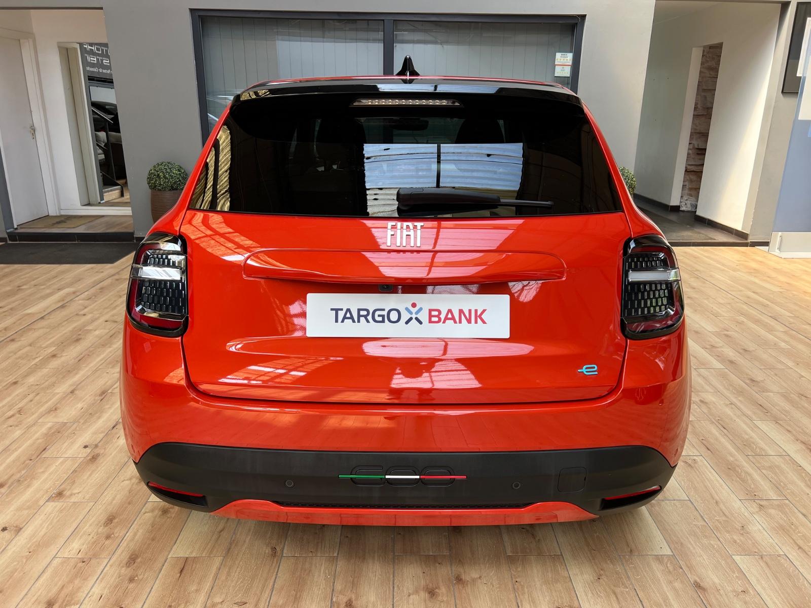 Fiat 600 e 115 kW La Prima/Navi/ACC/Kamera/DAB