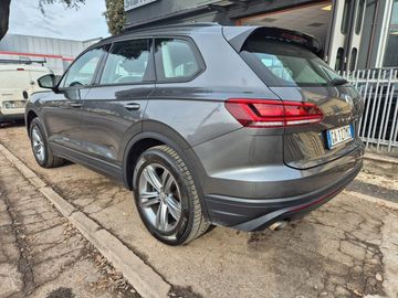 Volkswagen Touareg - 4