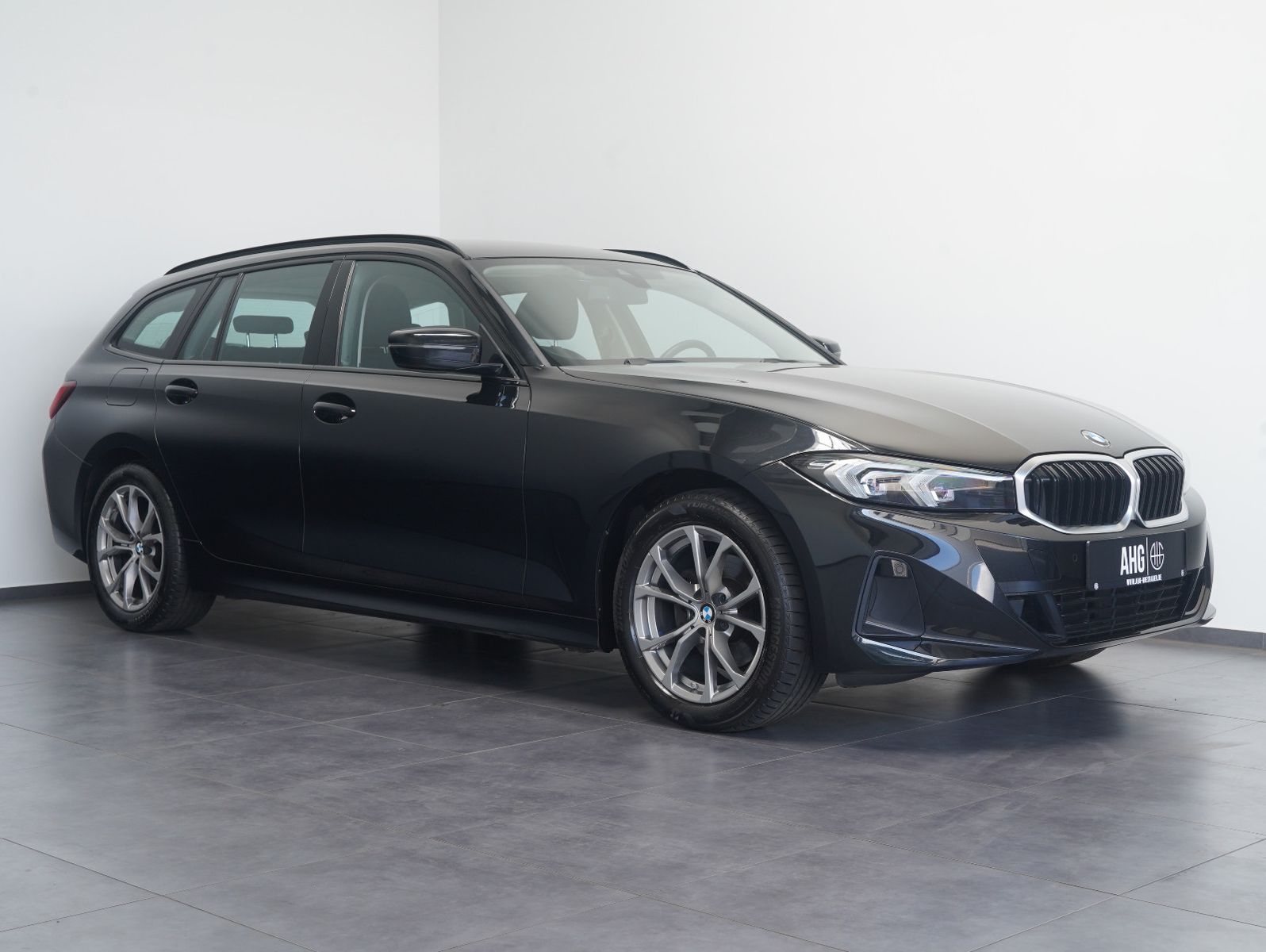 Fahrzeugabbildung BMW 320 d xDrive Touring DRIVING-ASSISTANT/CURVED