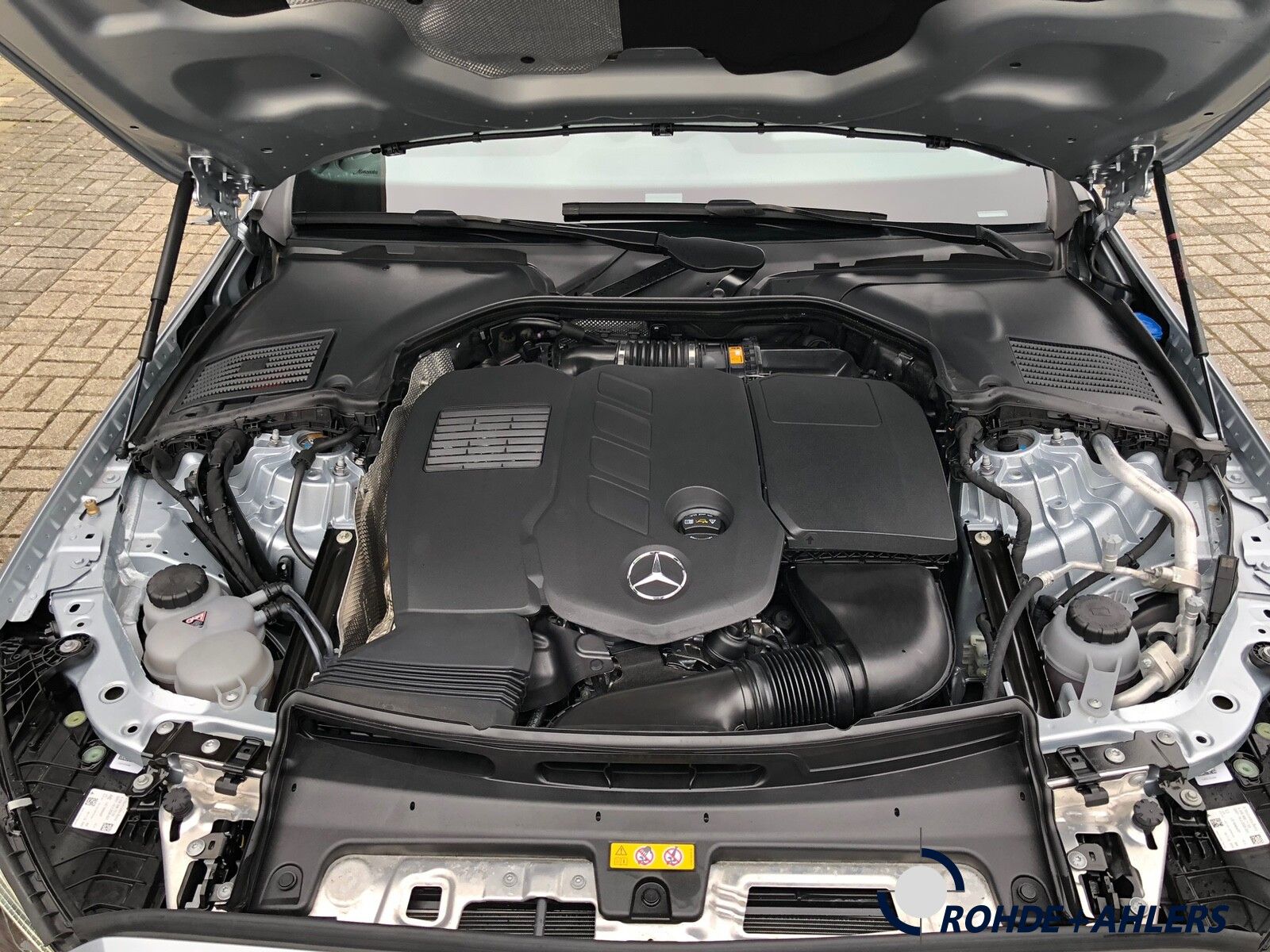 Fahrzeugabbildung Mercedes-Benz C 300 T d AMG-LINE+DISTRONIC+KAMERA+KEYLESS-GO