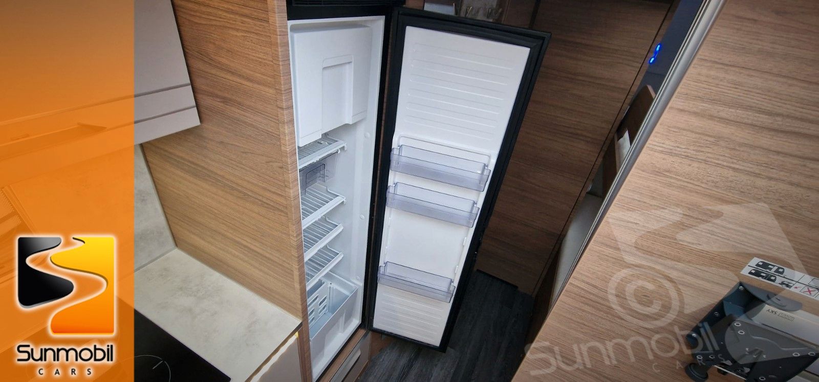 Fahrzeugabbildung Knaus Sport 500 KD E-Power 1.700kg Premium Tür