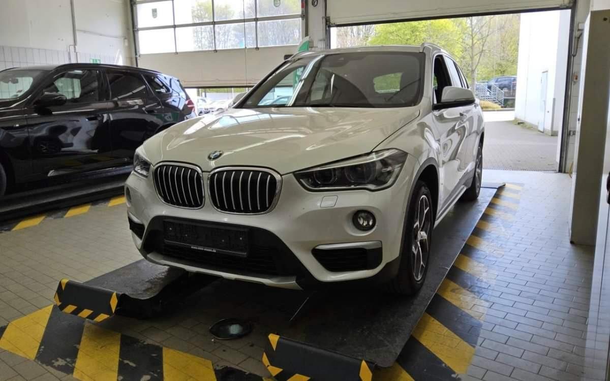 BMW X1 xDrive20d xLine*Pano*AHK*HiFi*Head-Up