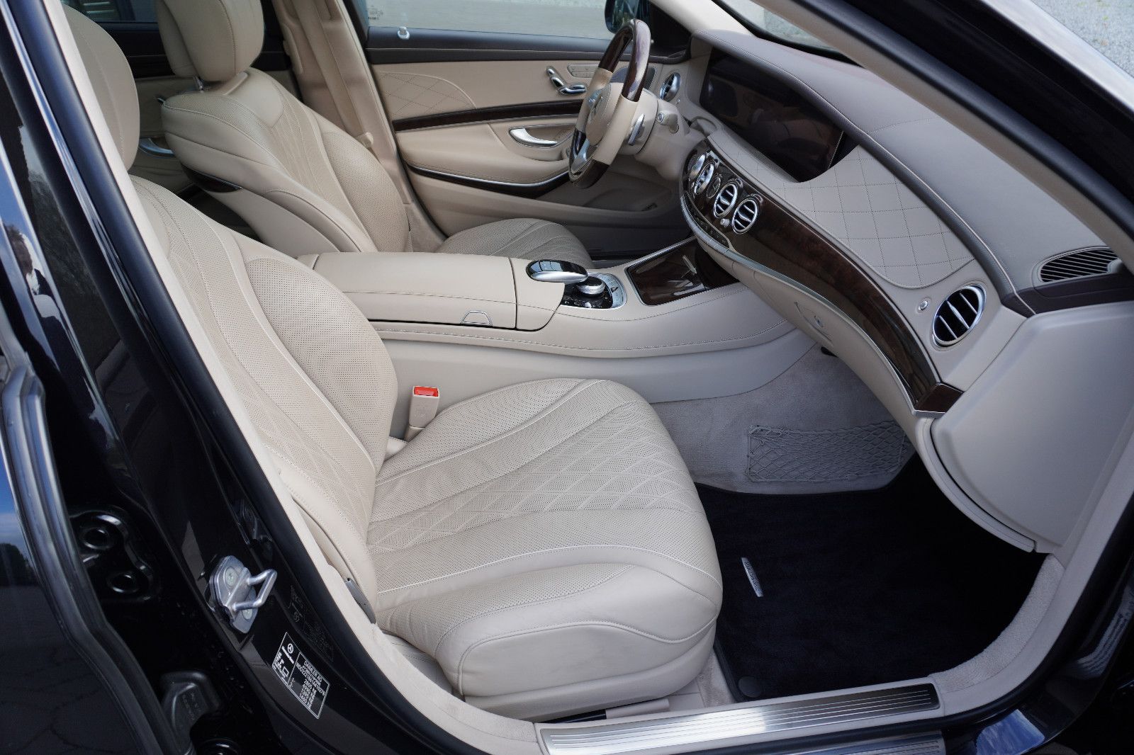 Fahrzeugabbildung Mercedes-Benz S 560 4Matic L