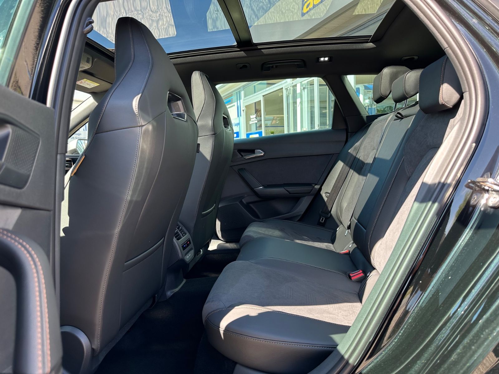 Fahrzeugabbildung CUPRA Leon ST 2.0 TSI 4Drive VZ Pano/AHK/Navi/ACC