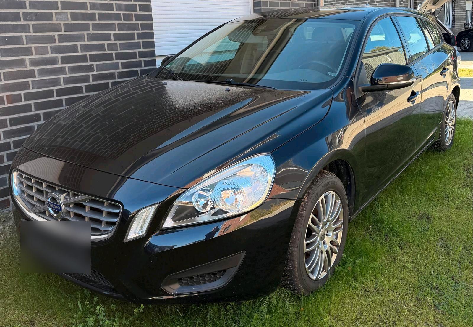 Volvo V60 2011 — rear view