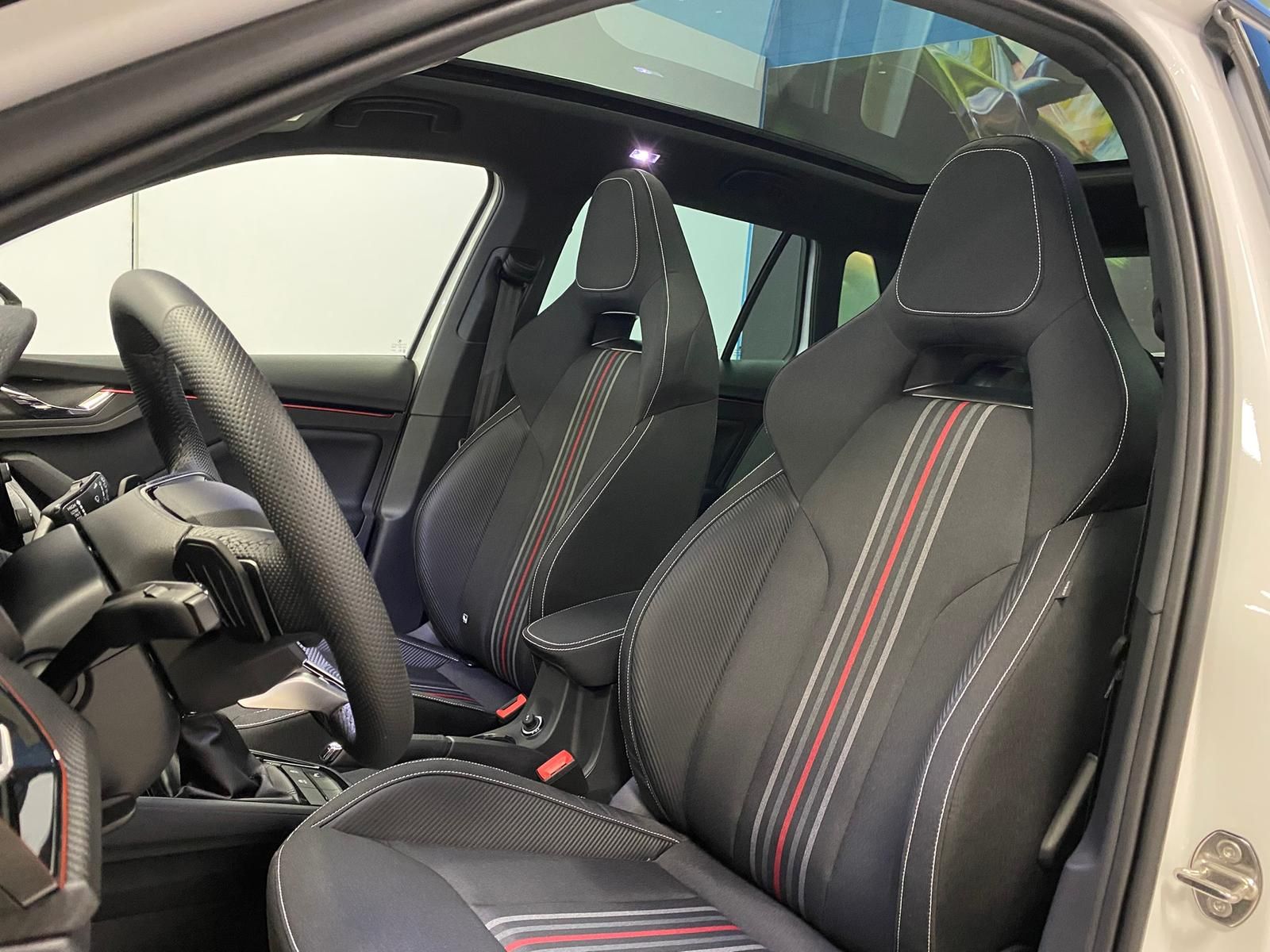 Fahrzeugabbildung SKODA Kamiq Monte Carlo 1.5 TSI DSG+AHK+MATRIX+PANO+5J