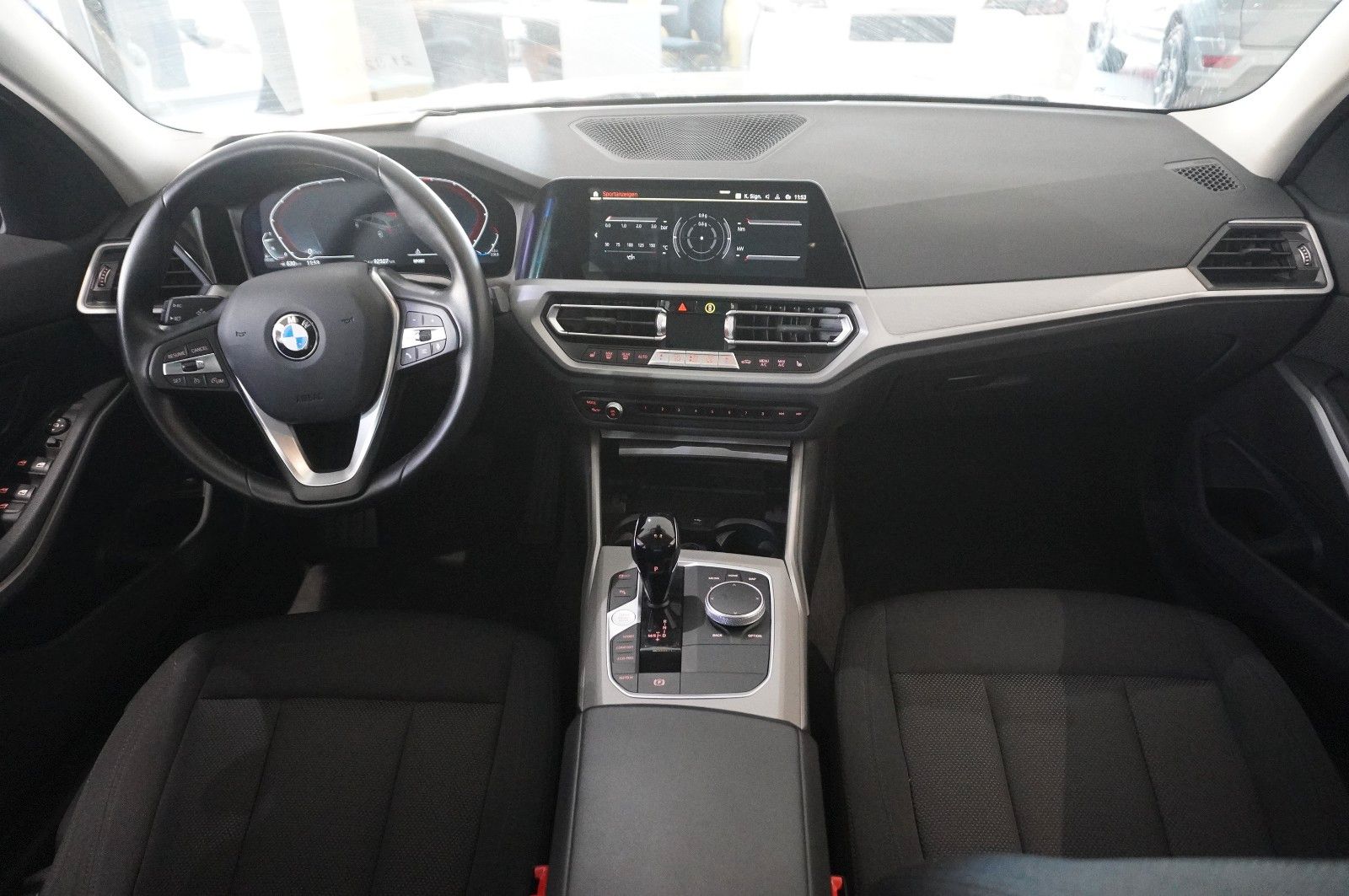 Fahrzeugabbildung BMW 318D TOURING ADVANTAGE NAVI/LED/VIRTUAL/SHZ/DAB+