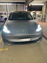Tesla Model Y Performance top - silberne Tesla Model Y