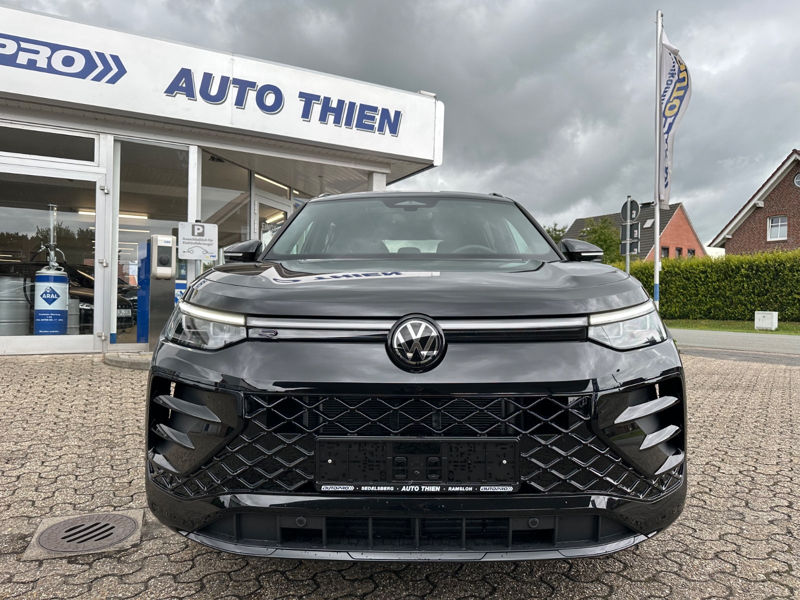 Fahrzeugabbildung Volkswagen Tayron 2.0 TDI 4M R-Line DSG Pano/AHK/NAVI/ACC