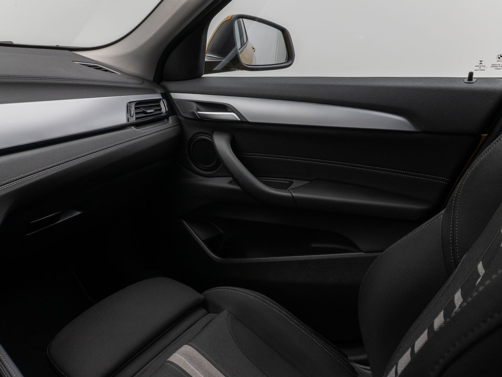 Fahrzeugabbildung BMW X2 xD25e Kamera HUD DAB Navi+ Alarm Sport LED