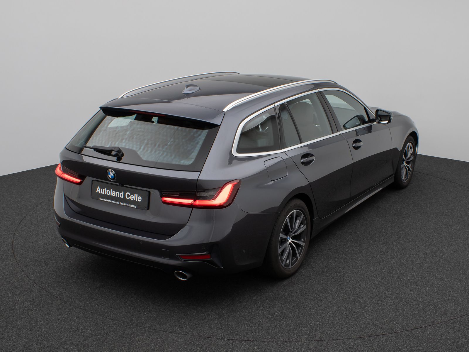 Fahrzeugabbildung BMW 320d Sport Line Panorama Kamera HUD DAB H/K AHK