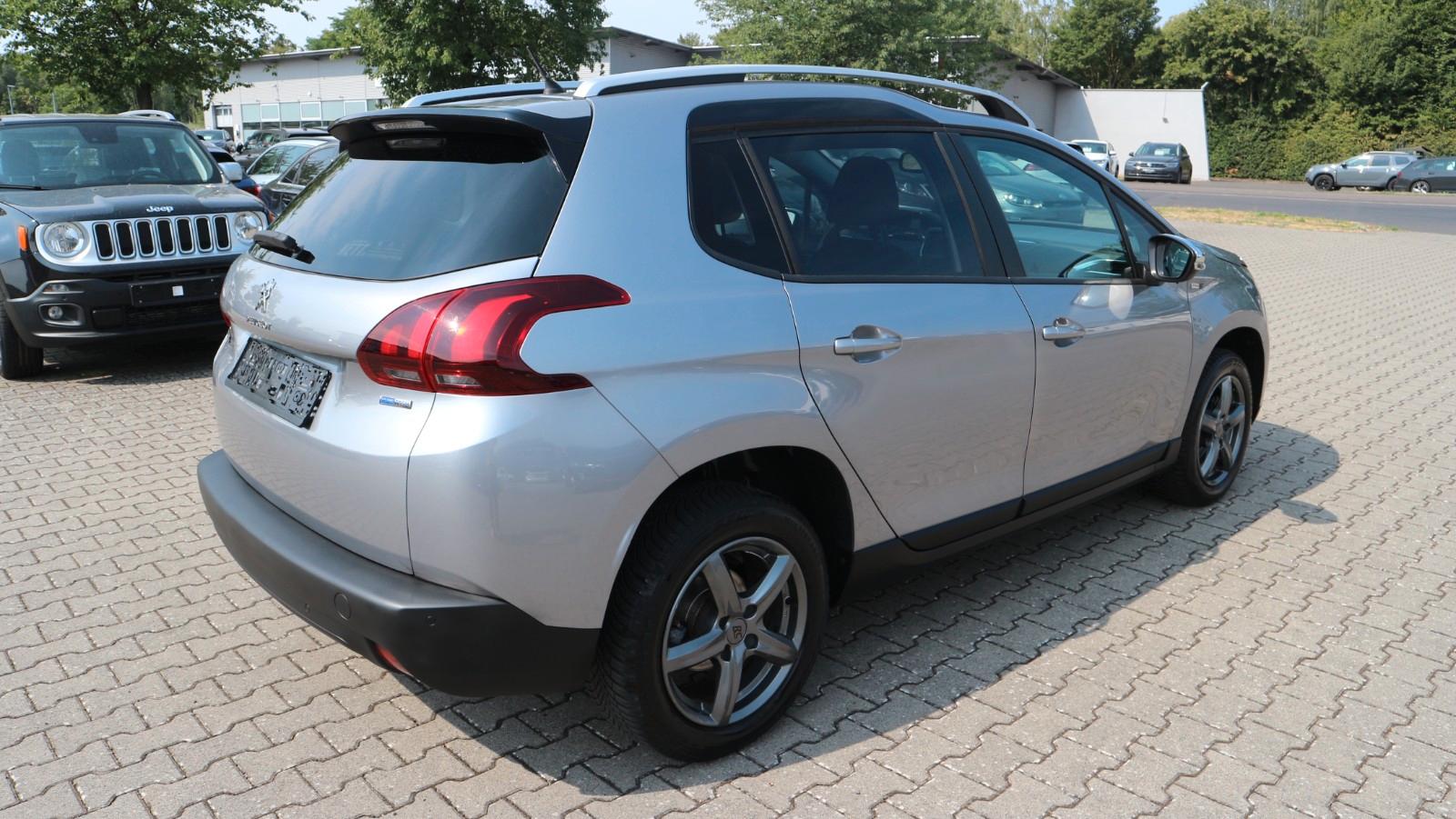 Peugeot 2008 1.2 e-VTi Style Pano.Dach*