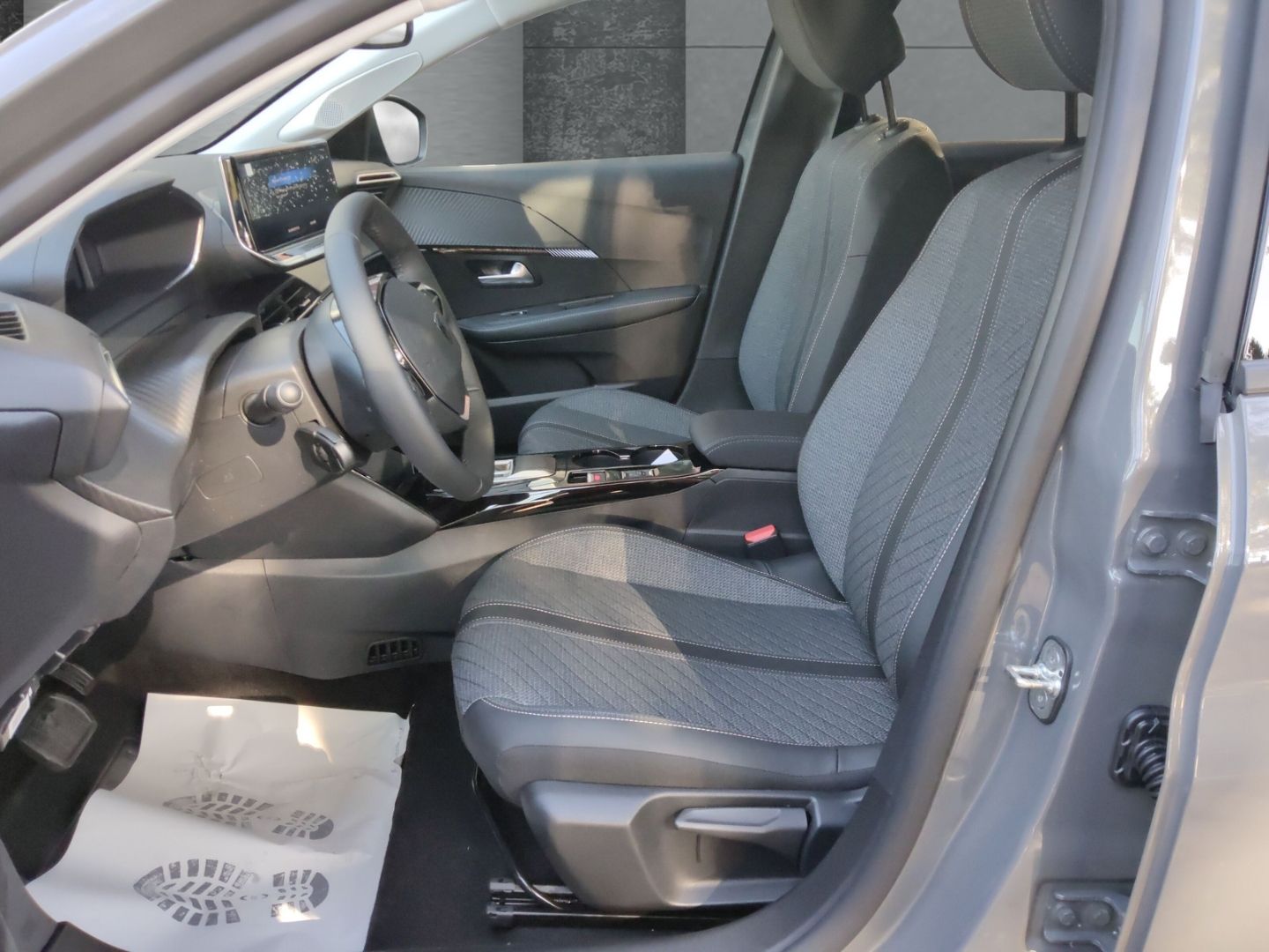 Peugeot e-208 - Bild 8