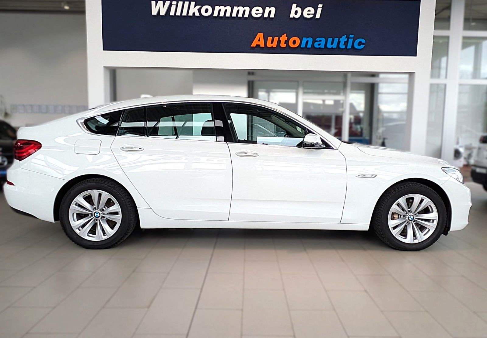 Fahrzeugabbildung BMW 530d GT xDRIVE LEDER PANO NAVI HiFi HUD STANDH.