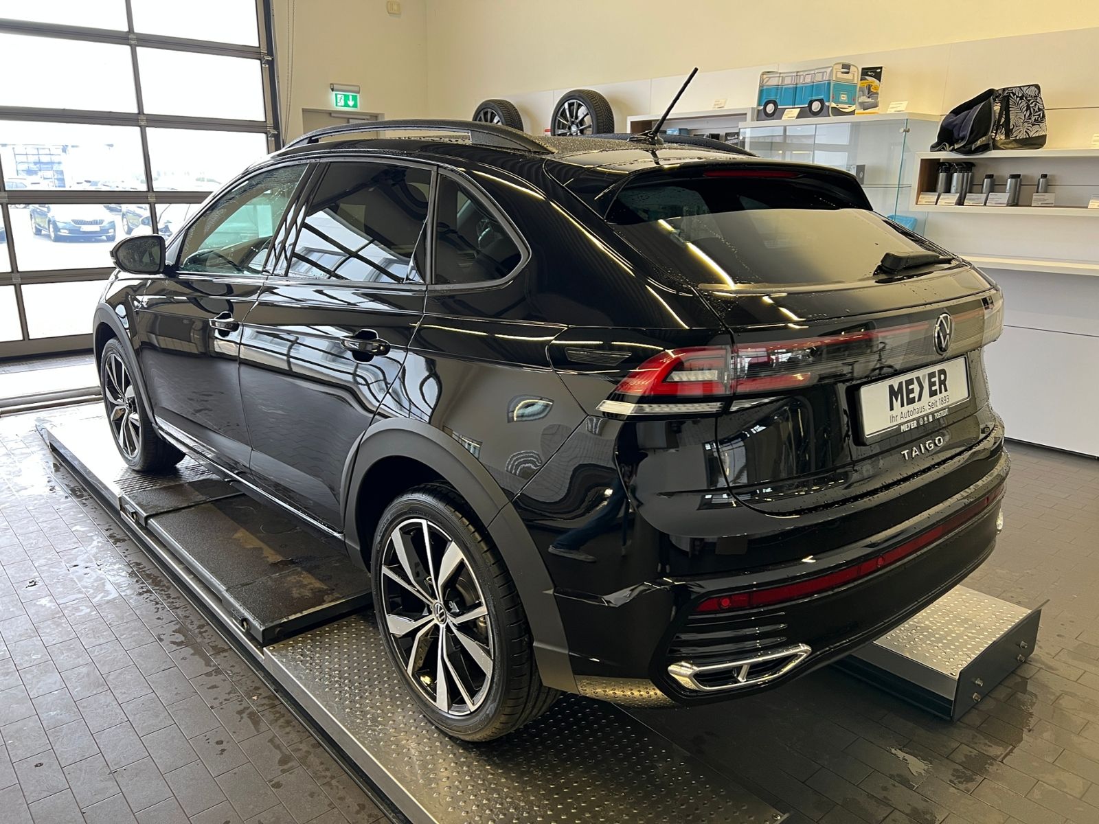 Fahrzeugabbildung Volkswagen Taigo R-Line 1.5 TSI DSG *AHK, Navi, "IQ.DRIVE"*