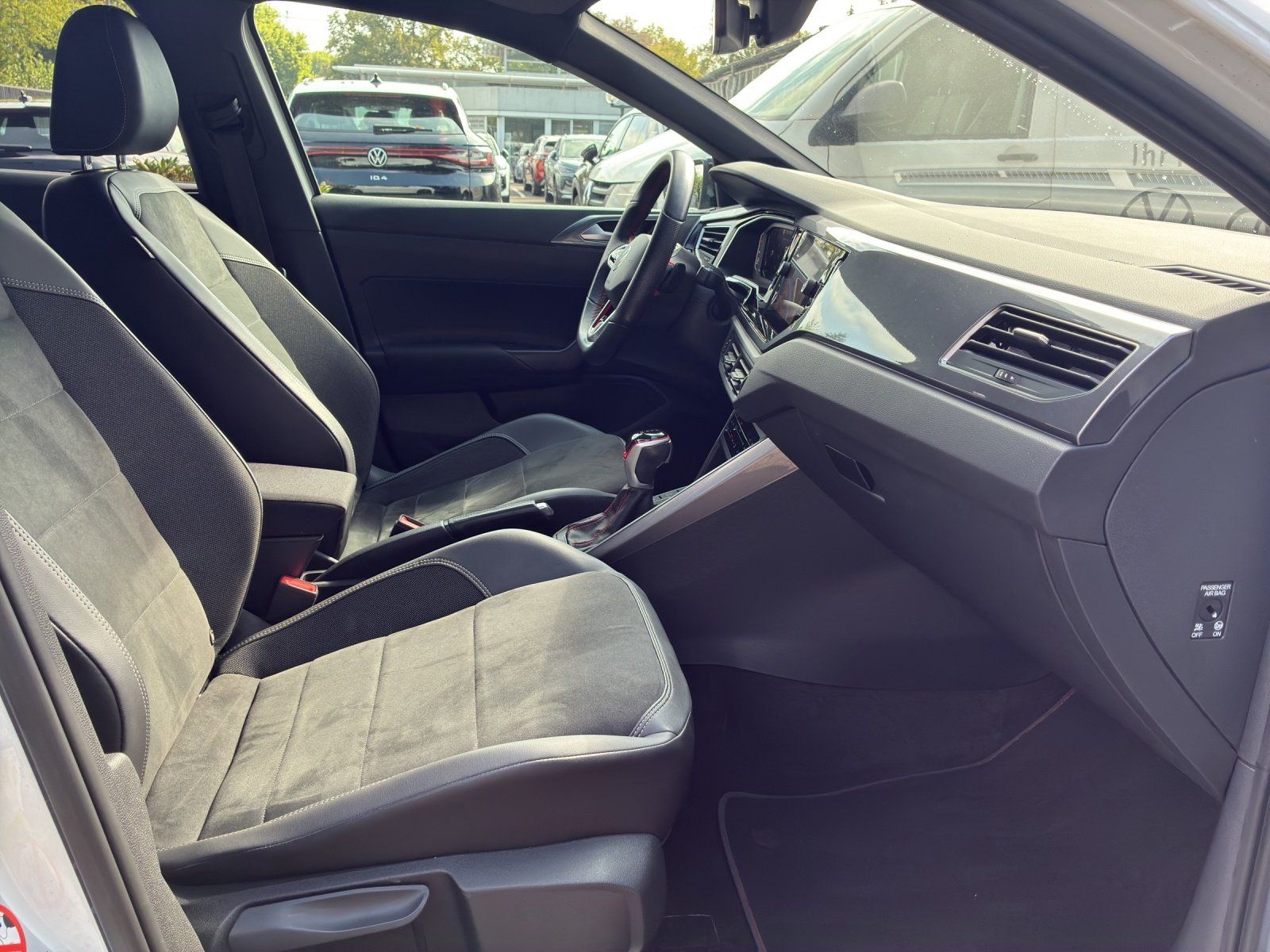 Fahrzeugabbildung Volkswagen Polo VI 2.0 TSI GTI Kamera,LED,Matrix,Navi,PDC