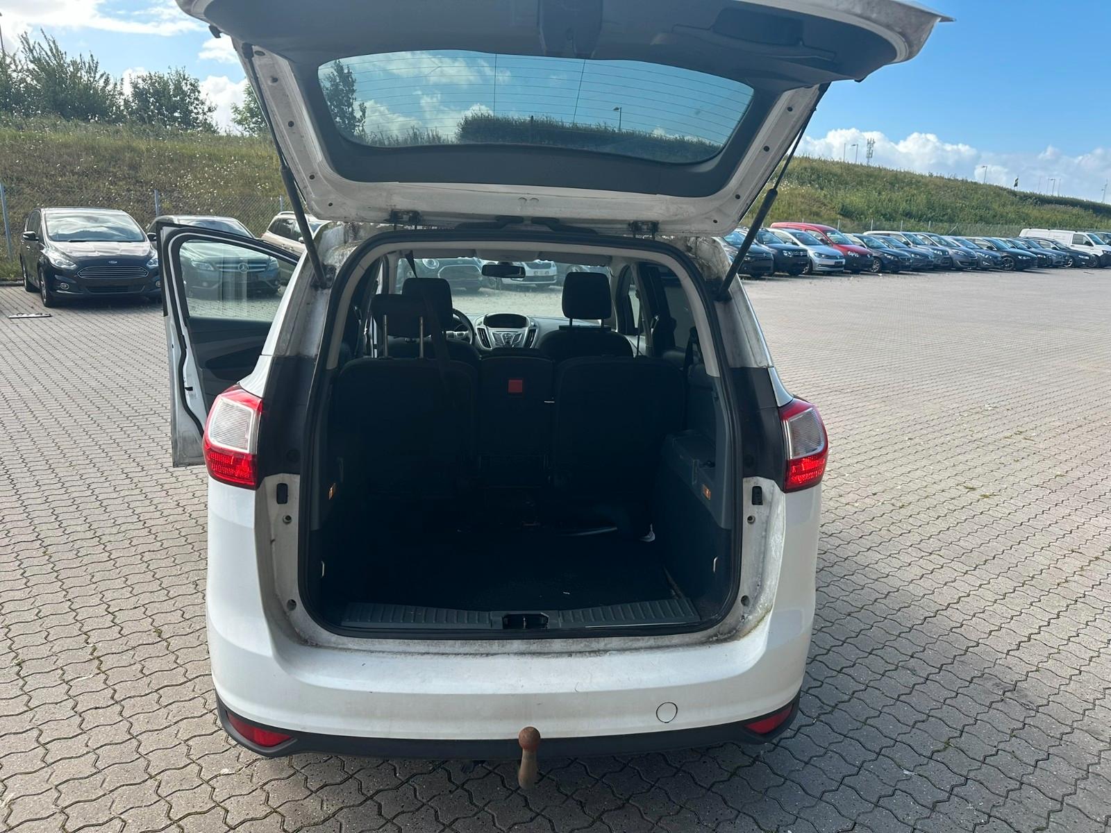 Ford Grand C-MAX 2011 — photo 14