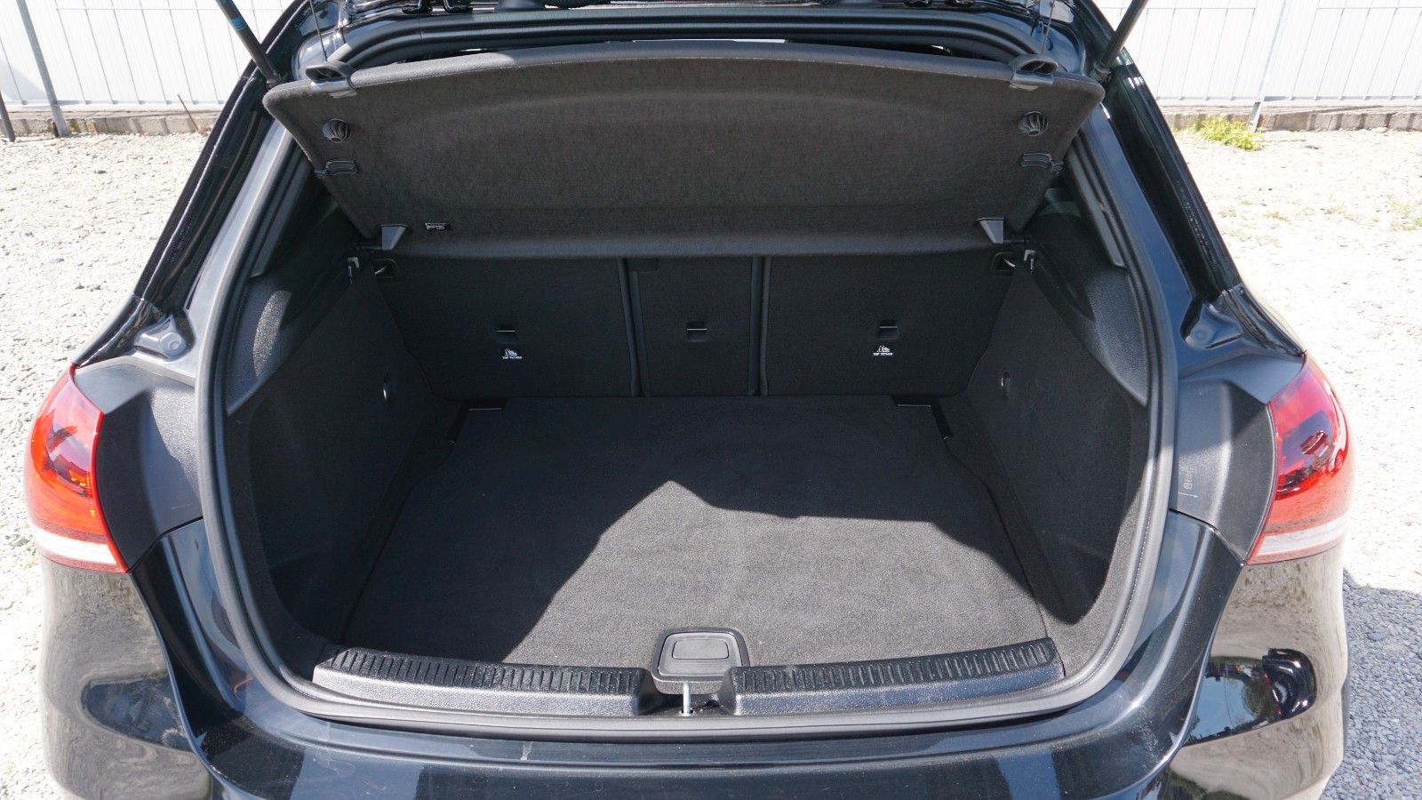 Fahrzeugabbildung Mercedes-Benz A 200 AMG Line,Navi, Keyless,Night-Pak,Panorama
